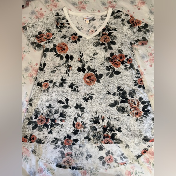 LuLaRoe Pink Floral Short Sleeve‎ Tee - Picture 1 of 3